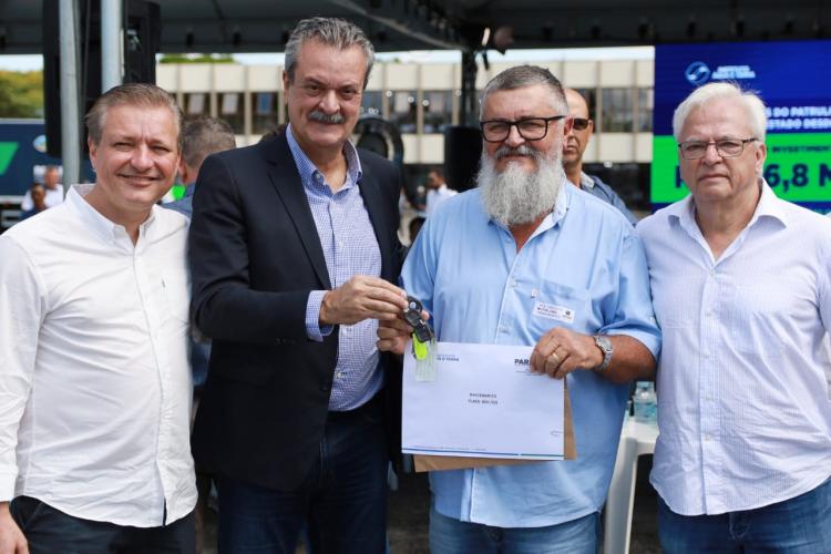 Governador entrega 165 caminhões para reforçar ações ambientais em 132 municípios