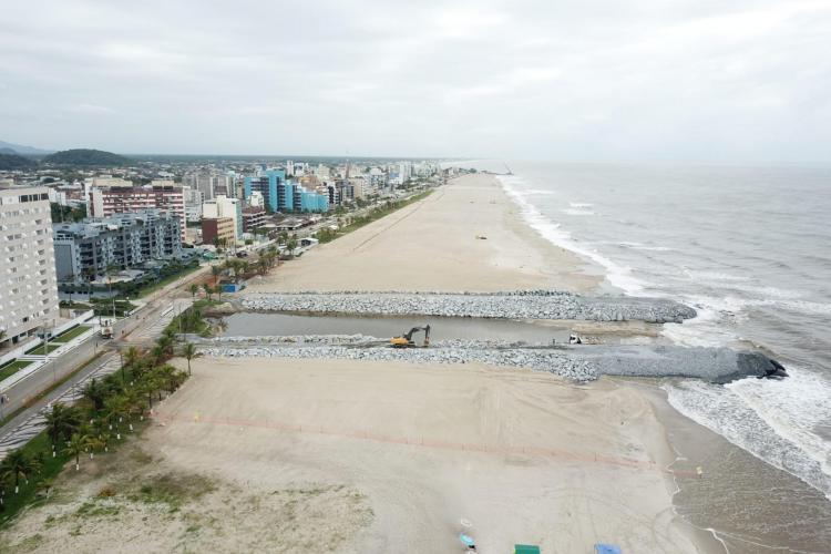 Veranistas devem evitar trechos de obras no litoral, para evitar acidentes
