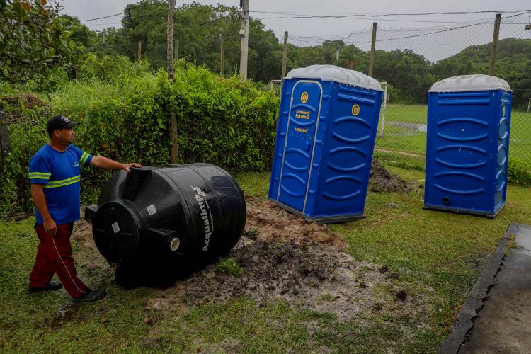 Estado reforça limpeza e coleta de lixo na Ilha do Mel durante a alta temporada