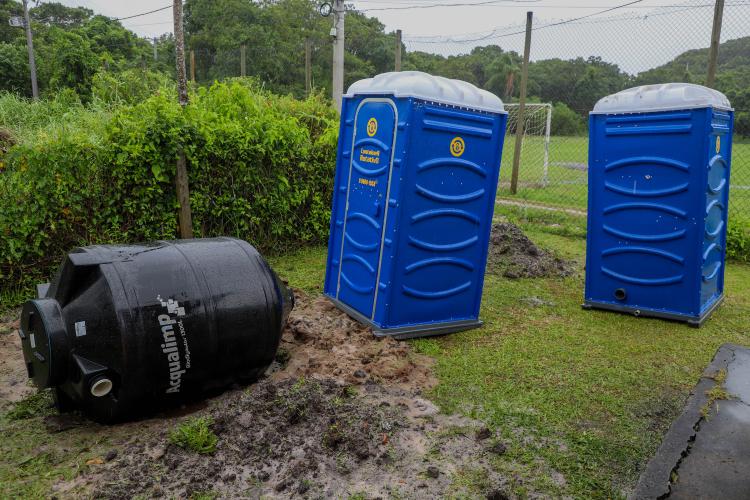 Estado reforça limpeza e coleta de lixo na Ilha do Mel durante a alta temporada