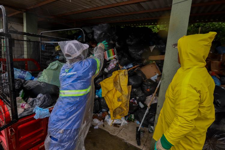 Estado reforça limpeza e coleta de lixo na Ilha do Mel durante a alta temporada