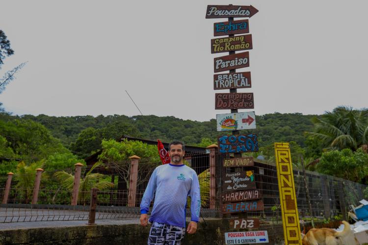 Estado reforça limpeza e coleta de lixo na Ilha do Mel durante a alta temporada