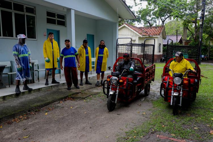 Estado reforça limpeza e coleta de lixo na Ilha do Mel durante a alta temporada