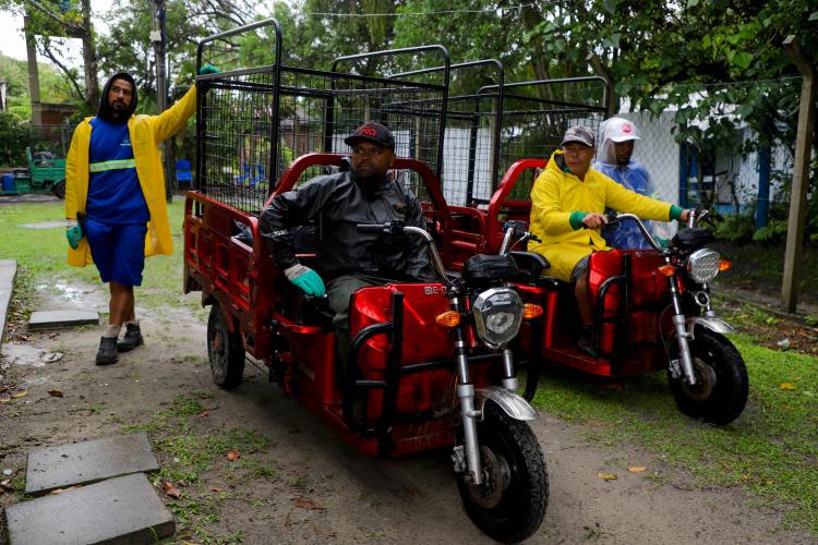 Estado reforça limpeza e coleta de lixo na Ilha do Mel durante a alta temporada