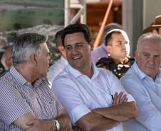 Loanda, 21 de junho de 2024 - O governador Carlos Massa Ratinho Junior assinou, em Loanda, a Ordem de Serviço para o início da obra de controle e recuperação da erosão no Emissário Água da Mina.