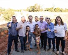 Loanda, 21 de junho de 2024 - O governador Carlos Massa Ratinho Junior assinou, em Loanda, a Ordem de Serviço para o início da obra de controle e recuperação da erosão no Emissário Água da Mina.