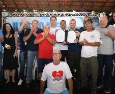 Governador entrega licença para sistema de coleta e tratamento de esgoto na Ilha do Mel