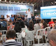 Governador entrega licença para sistema de coleta e tratamento de esgoto na Ilha do Mel