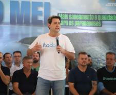 Governador entrega licença para sistema de coleta e tratamento de esgoto na Ilha do Mel