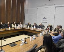 Foto de autoridades durante lançamento do PEM PEN - Planejamento Espacial Marinho, Solenidade de lançamento do ptojeto piloto da região marinha do sul do Brasil. Curitiba Pr - Palácio Iguaçú - GGI com a presença do Secretário de estado do desenvolvimento 