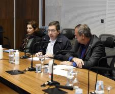 Foto de autoridades durante lançamento do PEM PEN - Planejamento Espacial Marinho, Solenidade de lançamento do ptojeto piloto da região marinha do sul do Brasil. Curitiba Pr - Palácio Iguaçú - GGI com a presença do Secretário de estado do desenvolvimento 