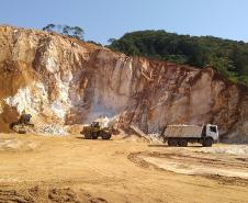 Rochas britadas, argila, fluorita e mais: comercialização de minérios cresce 15% no Paraná