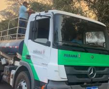 Caminhões-pipa fornecidos pelo Estado ajudam a combater incêndio florestal em Cianorte
