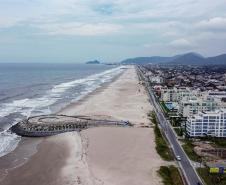 Matinhos, 16 de abril de 2024 - O governo do Paraná retorna as obras na orla de Matinhos, no balneário Praia Grande, em Matinho.