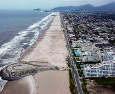 Matinhos, 16 de abril de 2024 - O governo do Paraná retorna as obras na orla de Matinhos, no balneário Praia Grande, em Matinho.