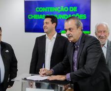 Curitiba, 02-09-24 - Governador Carlos Massa Ratinho Junior assina a contratação de estudos para a contenção de cheias e inundações para a região de União da Vitória.
