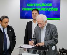 Curitiba, 02-09-24 - Governador Carlos Massa Ratinho Junior assina a contratação de estudos para a contenção de cheias e inundações para a região de União da Vitória.