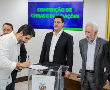 Curitiba, 02-09-24 - Governador Carlos Massa Ratinho Junior assina a contratação de estudos para a contenção de cheias e inundações para a região de União da Vitória.