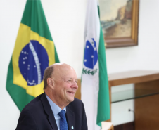 Diretor da Universidade do Nebraska conhece programa de irrigação do Paraná