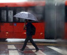 Chuva do fim de semana supera em até 84% a média mensal em algumas regiões do Paraná