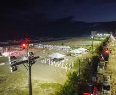Superpostes fazem a iluminação pública da nova orla de Matinhos.