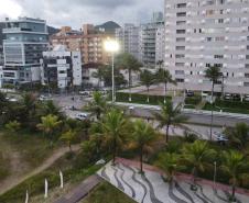Superpostes fazem a iluminação pública da nova orla de Matinhos.