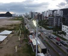 Superpostes fazem a iluminação pública da nova orla de Matinhos.