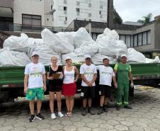 Campanha voluntária de educação ambiental já recolheu quatro toneladas de recicláveis na Praia Mansa, em Caiobá