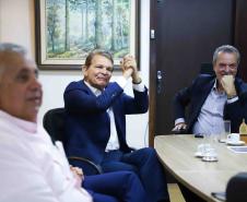 Reunião entre o secretário estadual do Desenvolvimento Sustentável, Everton Souza, e o prefeito de Foz, General Silva e Luna, sobre descentralização do licenciamento ambiental
