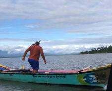 Operação do Instituto Água e Terra (IAT) contra a pesca predatória nas baías de Antonina e Paranaguá.