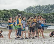 Grupo com dez pessoas participou da primeira edição do projeto Passarinhar Paraná, nesta sexta-feira (24), na Ilha do Mel