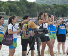 Grupo com dez pessoas participou da primeira edição do projeto Passarinhar Paraná, nesta sexta-feira (24), na Ilha do Mel