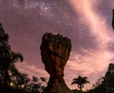 Caminhada noturna no Parque Estadual de Vila Velha em Ponta Grossa