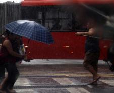 Chove aqui, e não ali? Simepar explica por que as chuvas são irregulares no verão