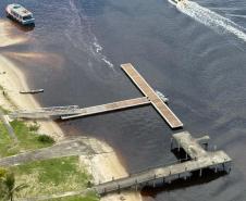 Governo do Estado começou a instalar oito flutuantes no Litoral do Paraná.
