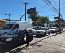 IAT distribuiu 960 copos da água e cartões informativos para conscientizar a população de Curitiba sobre o uso racional do recurso hídrico
