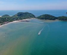 O governador Carlos Massa Ratinho Junior sancionou a lei que estabelece o novo marco regulatório da Ilha do Mel, um dos principais destinos turísticos do Paraná.