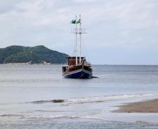 O governador Carlos Massa Ratinho Junior sancionou a lei que estabelece o novo marco regulatório da Ilha do Mel, um dos principais destinos turísticos do Paraná.