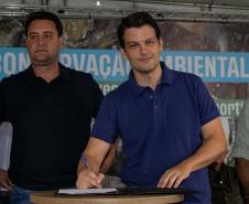 Curitiba, 20 de março de 2025 - O governador Carlos Massa Ratinho Junior participa da soltura de peixes no Parque Passauna, dentro do programa Rio Vivo.