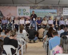 Curitiba, 20 de março de 2025 - O governador Carlos Massa Ratinho Junior participa da soltura de peixes no Parque Passauna, dentro do programa Rio Vivo.