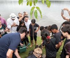Curitiba, 20 de março de 2025 - O governador Carlos Massa Ratinho Junior participa da soltura de peixes no Parque Passauna, dentro do programa Rio Vivo.