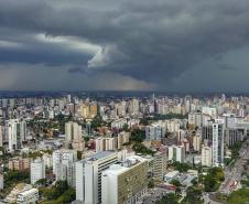 Após calor intenso, temporais vão causar mudança brusca na temperatura do Paraná