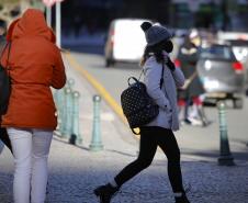 Após temperatura mais baixa de 2025 na quinta, termômetros devem cair ainda mais no Paraná