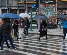 Após dias congelantes, fim de semana será chuvoso no Paraná