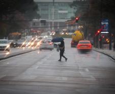 Após dias congelantes, fim de semana será chuvoso no Paraná
