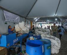 Secretário Rafael Greca visita feira em Curitiba e reforça compromisso do Estado com a reciclagem