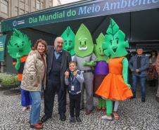 Secretário Rafael Greca visita feira em Curitiba e reforça compromisso do Estado com a reciclagem