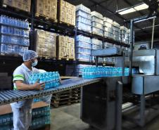 Indústria da água mineral cresce 41% em 2024 e movimenta R$ 341,2 milhões no Paraná