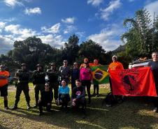 Com apoio do IAT, mutirão recolheu cerca de 15 quilos de lixo do Pico Paraná
