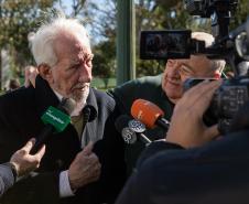 Jardim do Palácio Iguaçu recebe clone de araucária de 700 anos